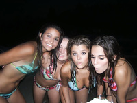 Hot bikini babes!