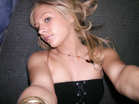 Vicki - amateur blonde solo set