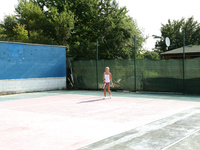 Lady Blonde v Brunette