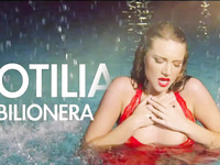 Holly Hot Actress Oops