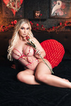 kali Roses  American Boobs: Fake/Enhanced Bra/cup size: 34DDD)