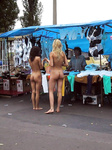 Desnudas en la calle