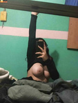 Hace fotos de sus tetas grandes para su novio