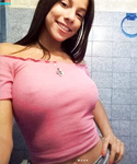 Flaquita argenta saca fotos a sus ricas tetas grandes