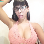 Flaquita argenta saca fotos a sus ricas tetas grandes