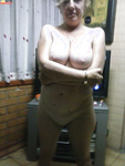Abuela tetona desnuda en unas fotos caseras XXX