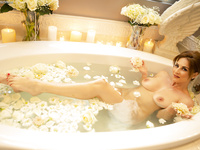 Roberta Gemma - The Wife & Boss! BTS