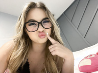 Aria Banks   👧 👀 💕 😌 😁 😉 👧