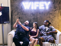 LorReign And Anthony - Anal-Loving MILF Squirts All Over His