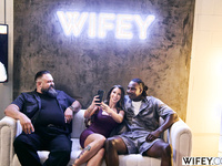 LorReign And Anthony - Anal-Loving MILF Squirts All Over His