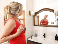 Diana Strips Off Her Radiant Red Outfit to Play For You