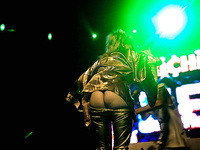 yolandi visser shows her ass