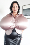 AI generated -Sexy housewife 4
