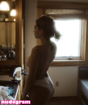 Ari Nicholle Gold / Honeydaze1