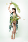 Olivia Linz - Palmwedel