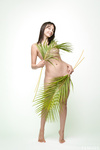 Olivia Linz - Palmwedel