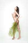 Olivia Linz - Palmwedel