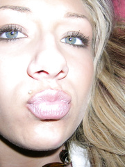 Vicki - amateur blonde solo set