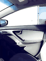 Hermosa latina TRANS,  entra al coche y se menea buena polla gif