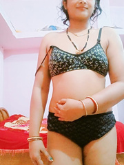 Barkha Chachi Beautiful Sexy Indian Married Bhabhi affair with nephew