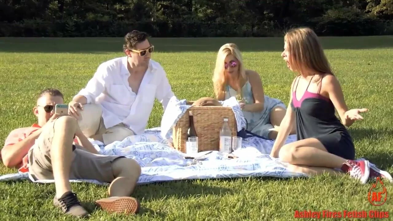 Picknik Girl Xxx Vido Fulehd Downlod - Family picnic Anya Olsen & Ashley Fires