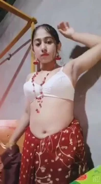 Desi indian girl saree striptease and pussy fingering