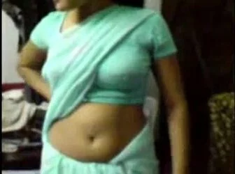Removing Saree Pron Xxx - Indian girl hot saree blouse remove