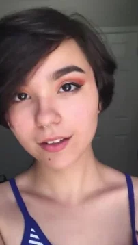 Cute Teen Shows her Fake Expression!