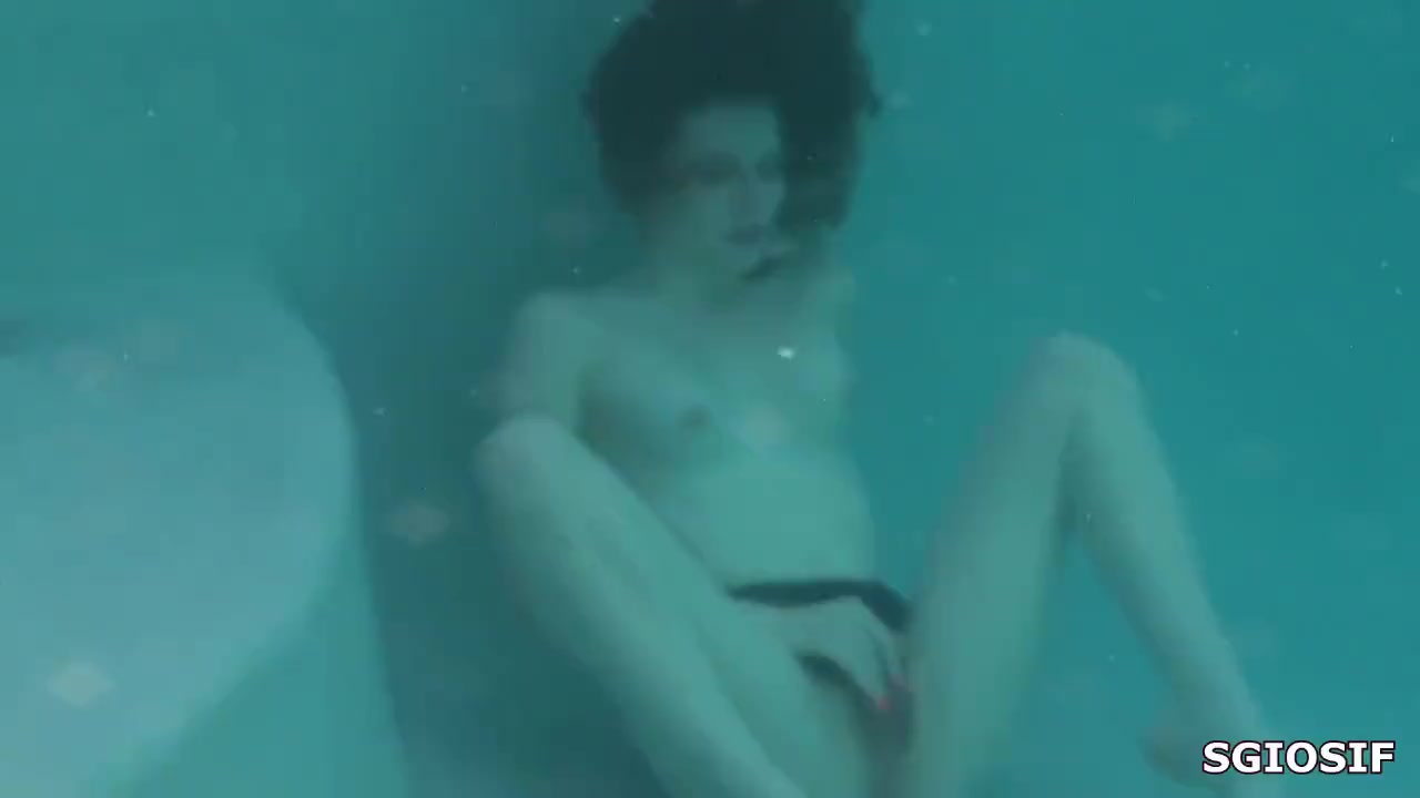 Underwater Masturbation - 2015 Porn Underwater solo masturbating - Emma Evins HD 720p
