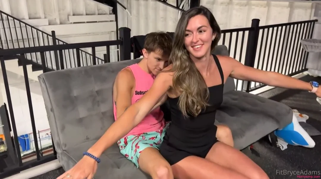 Free XXX Fitness Influencer fucks her fan at the gym 